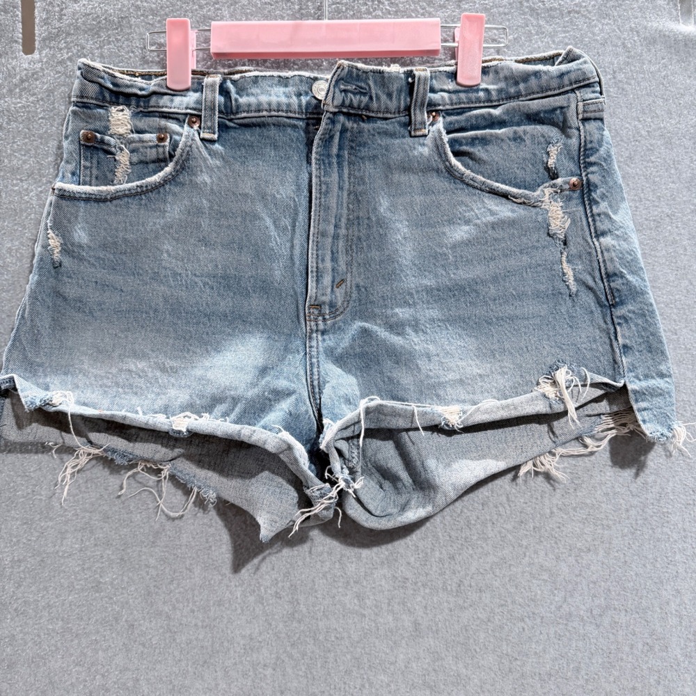 Festival Abercrombie & Fitch The Mom Short High Rise Distressed Denim Jean Beach